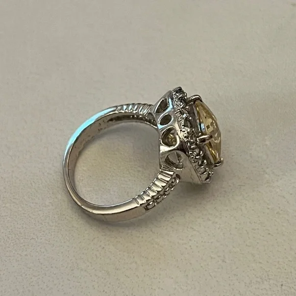 Elegant Silver and Yellow Gemstone Ring - Picture 9 of 9